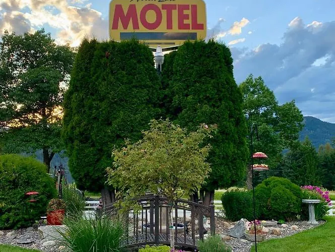 Arrow Lake Motel